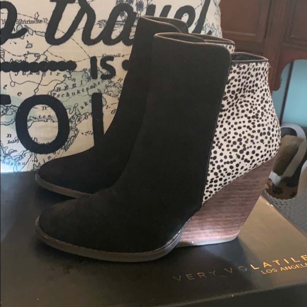 Black heeled booties with black multi color 🎊